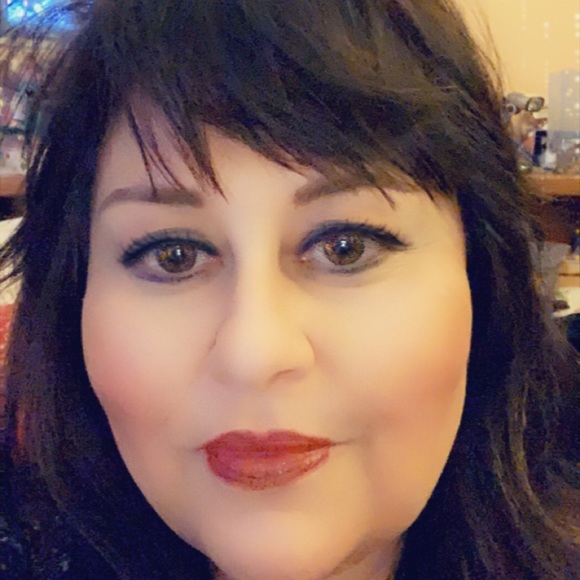 Meet your Posher, Sam and Lisa - Picture 3 of 3